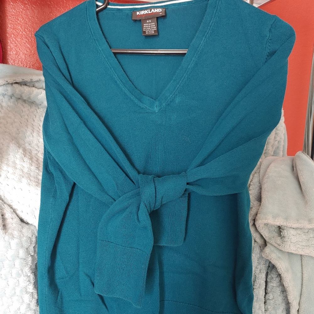 3 for $10 💝Kirkland sweater
